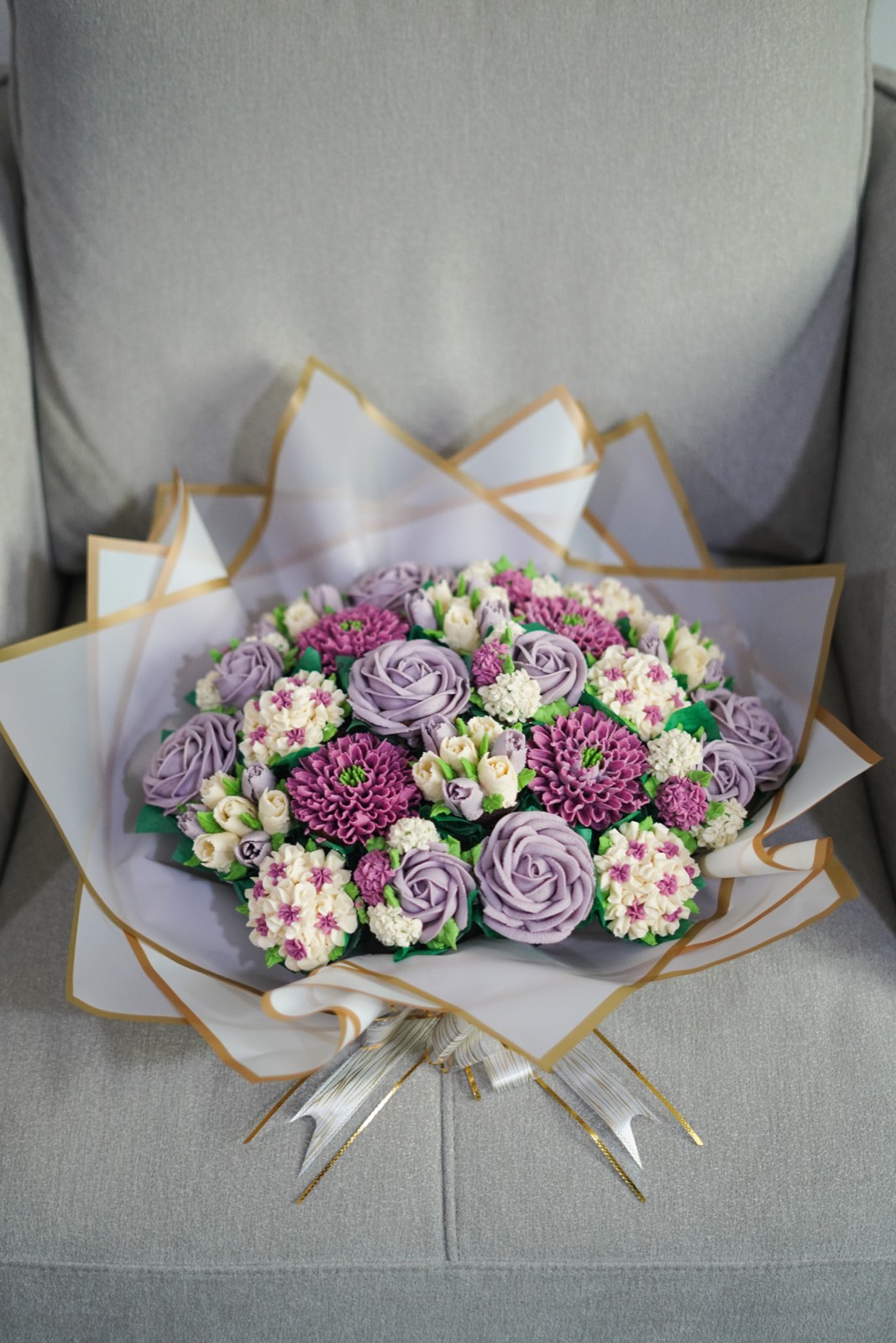 Lilac and cream buttercream cupcake bouquet